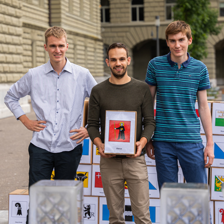 JFGL bei der Einreichung der Renteninitiative